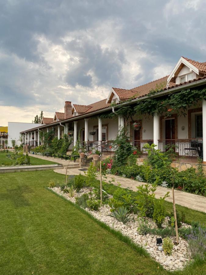 Country Club La Mesteceni เซเบช ภายนอก รูปภาพ